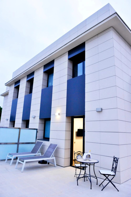 6 Bis HOTEL