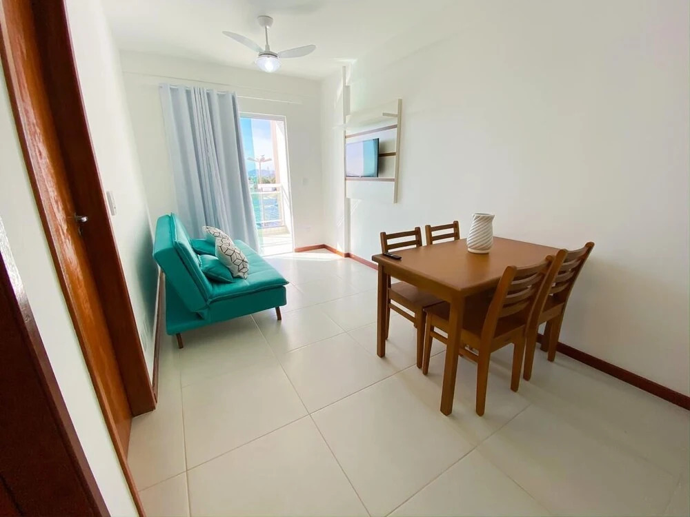 Apartamento Arejado com Localização Estratégica e Varandão - 203