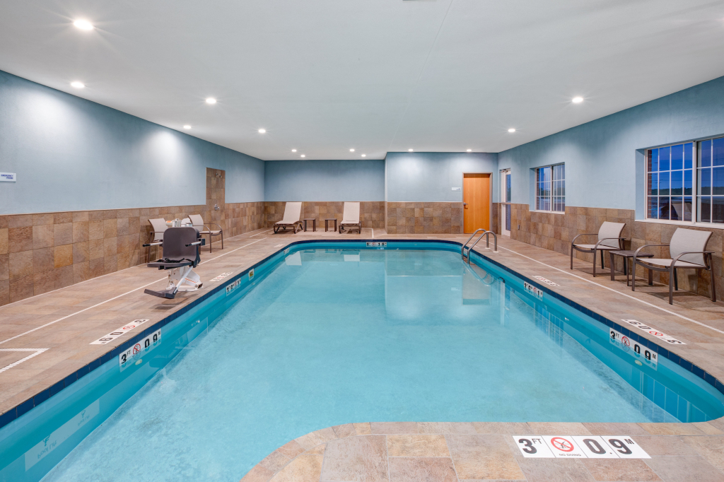 Holiday Inn Express Hotel & Suites Defiance by IHG