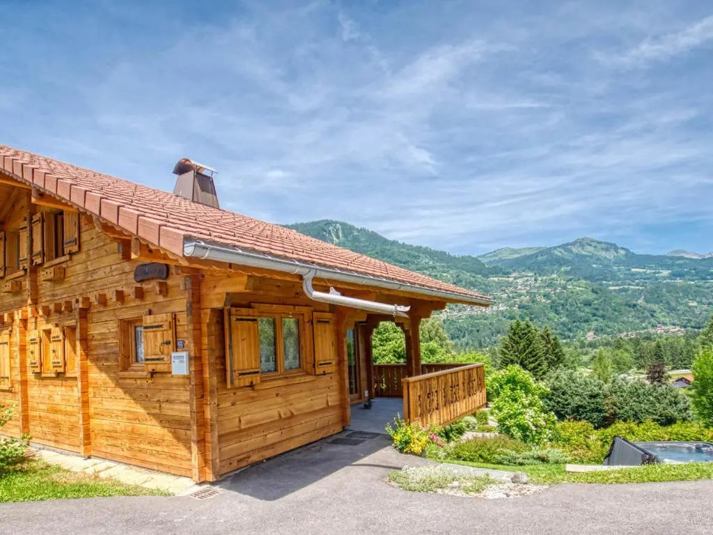 Chalet moderne avec jacuzzi, animaux admis, Morillon - FR-1-642-66