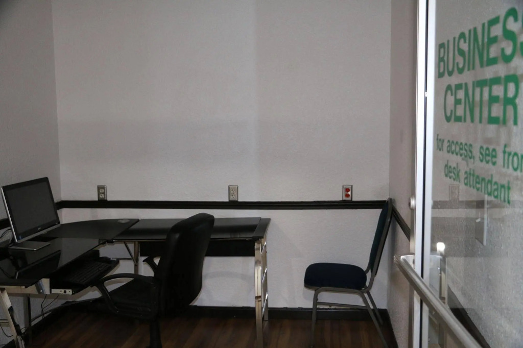 Motel 6 Tulsa Airport
