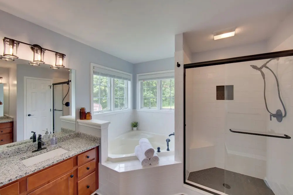 Game Room & Covered Patio: Hummelstown Hideaway