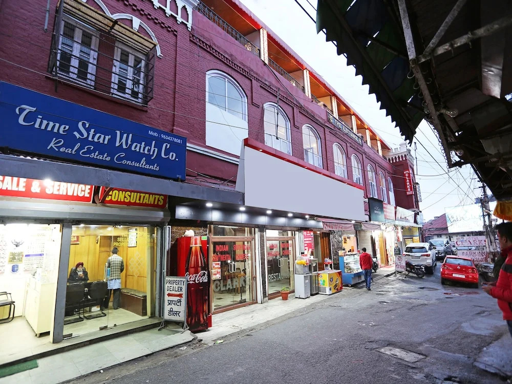 OYO 10653 Hotel Clark