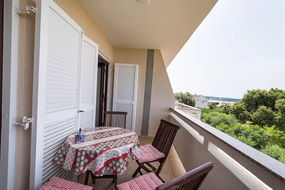 Apartment Ljubica With Nice Garden 1