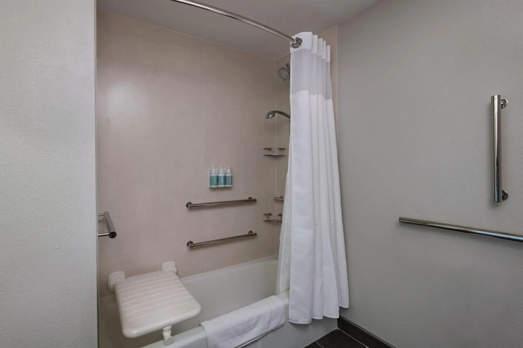 Courtyard by Marriott Dallas Arlington Entertainment District