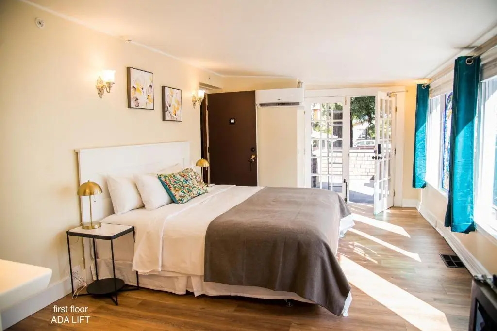 Cedar Gables Inn