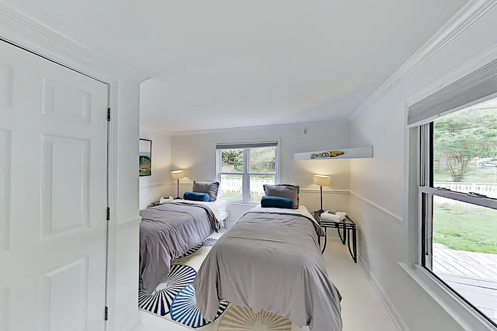 The Lime House W/ 2 Kitchens & Large Fenced Yard 4 Bedroom Home