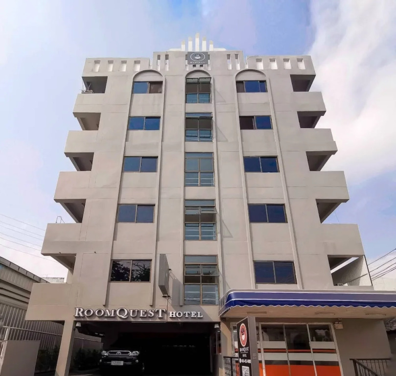RoomQuest Bangkok Ratchada