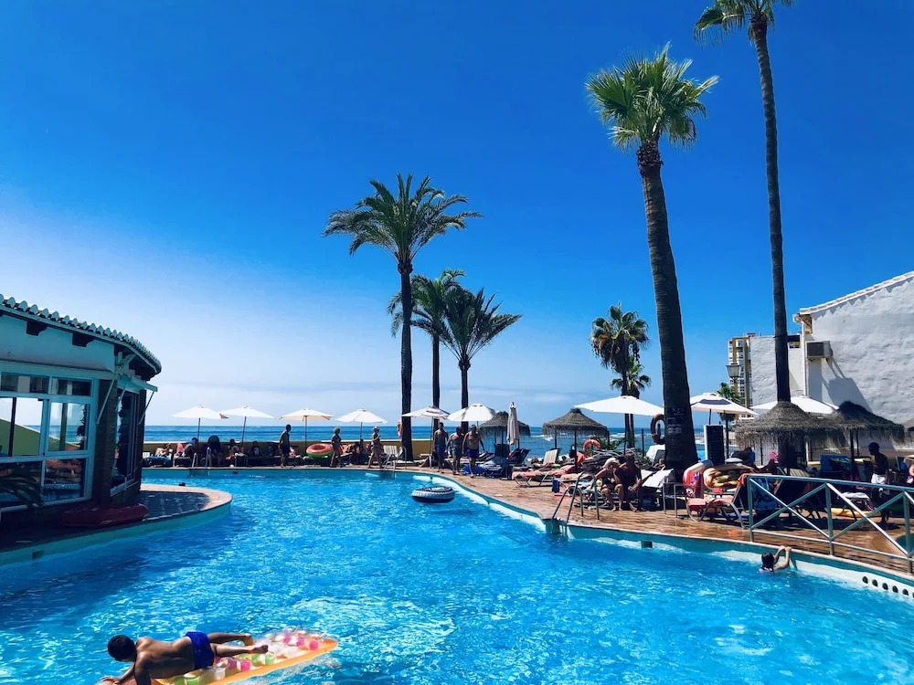 Dona Lola Macarena - Beautiful Frontline beach house between Fuengirola and Marbella - CS100