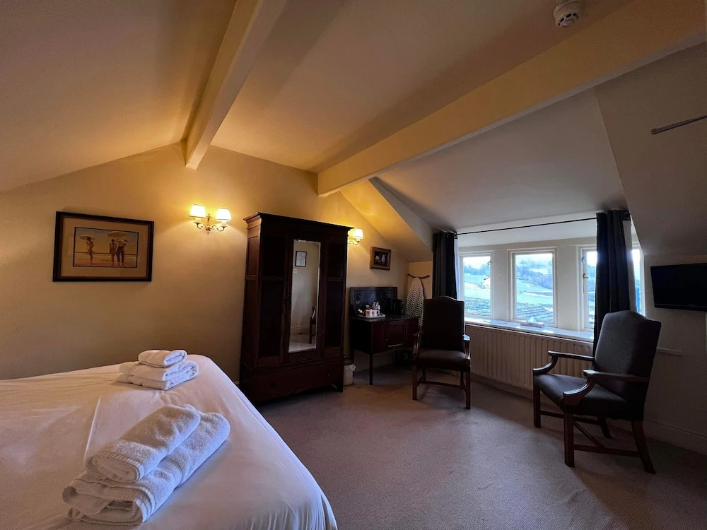 The Red Lion & Manor House