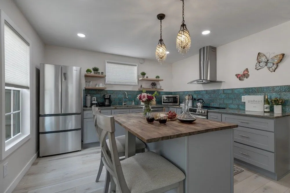 Gorgeous Luxury Bungalow W/hot Tub&fire Pit