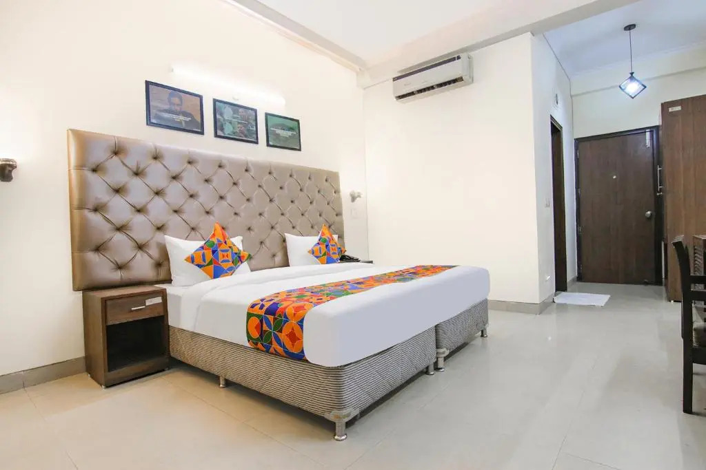 Fabhotel Rivlet Inn