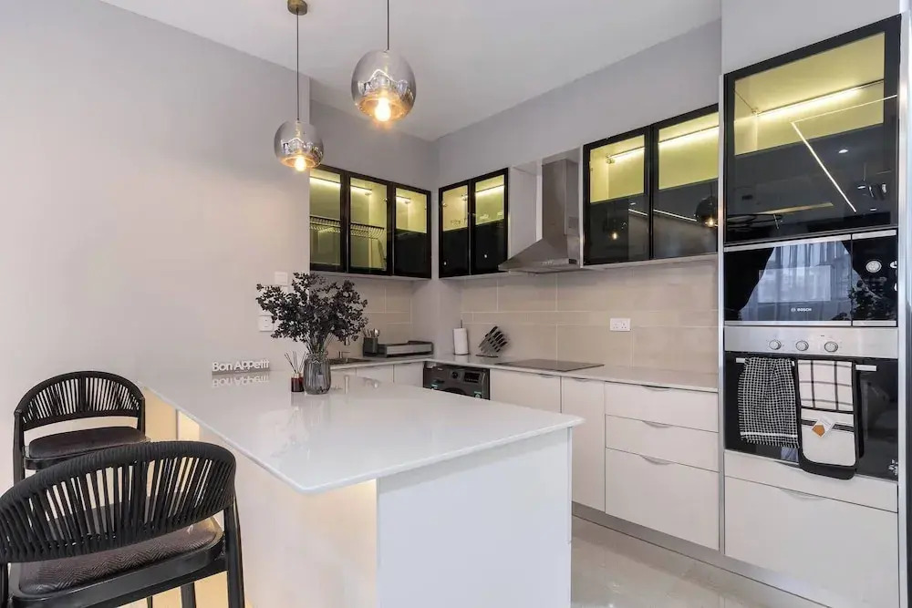 Chic Waterfront 2BR in Lekki Phase 1 - 5 Star Apt