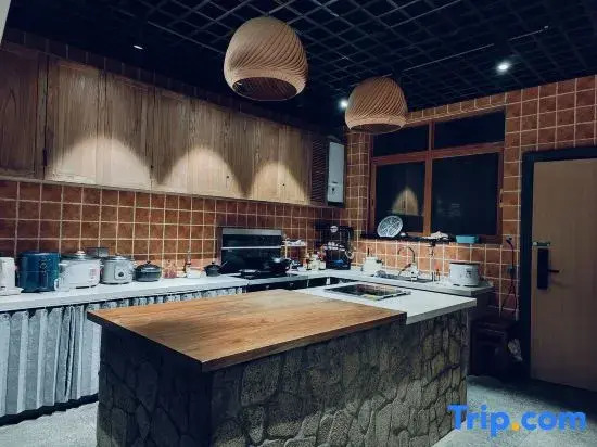 Floral Lux Hotel · fan Dust Home New Song Dynasty Luxury and Hidden Designer Guesthouse