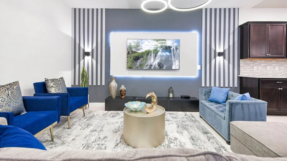 Loft Theater Game Room 10br Villa w Pool Spa, Davenport
