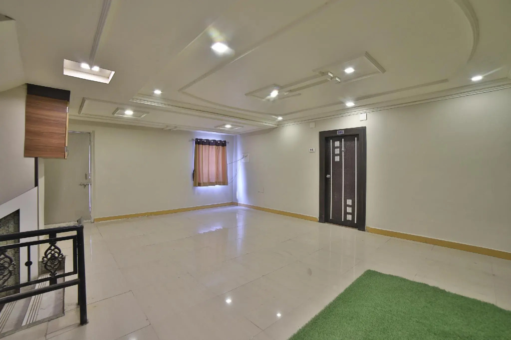 OYO 41929 Hotel Loyal Residency