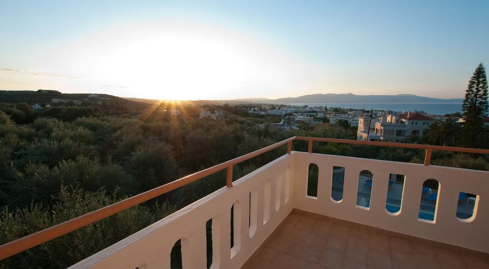 Varouxakis Hotel