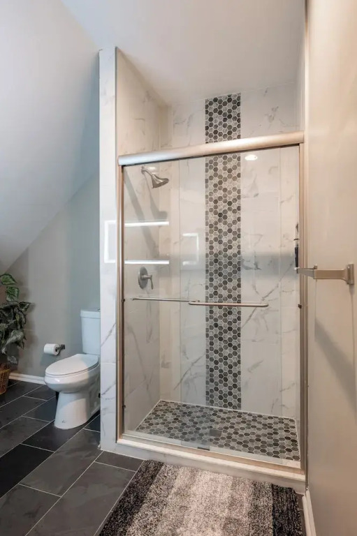 Near Downtown | 2 En-Suites • Garage • Sleeps 9
