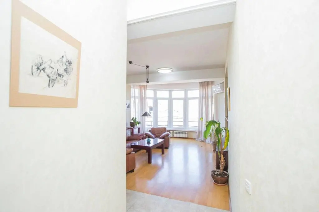 1BR apartment with balcony on Mtatsminda