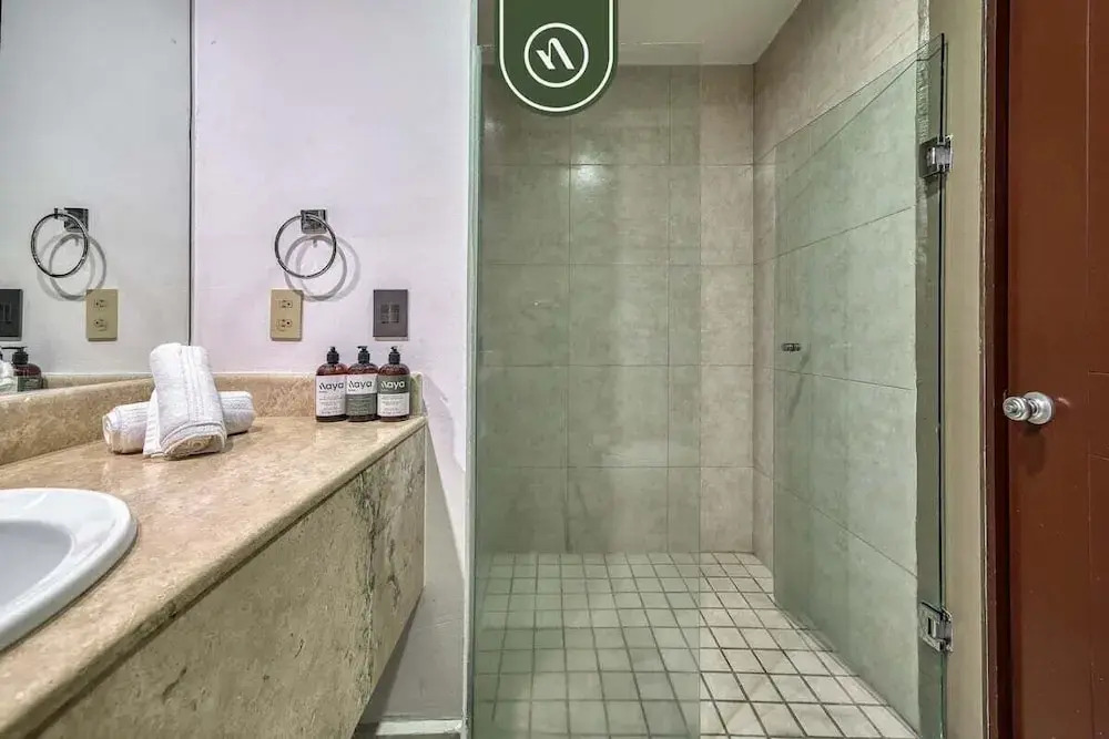 Oceanfron 4 BR Condo - Beach - Wyndham Pool
