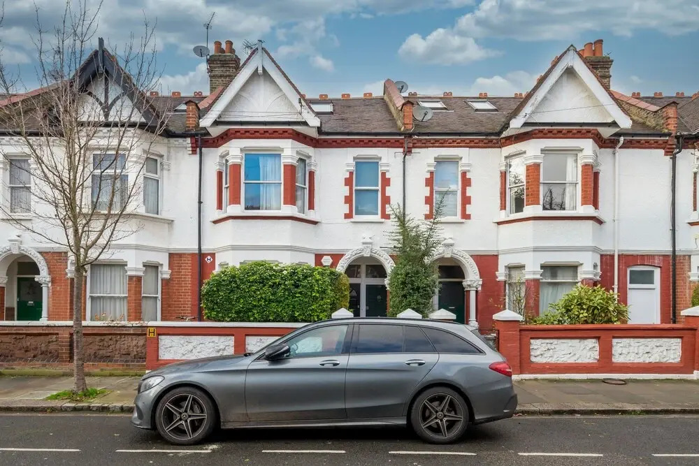 JOIVY Homely 2 Bed Riverside Flat with Patio in Hammersmith