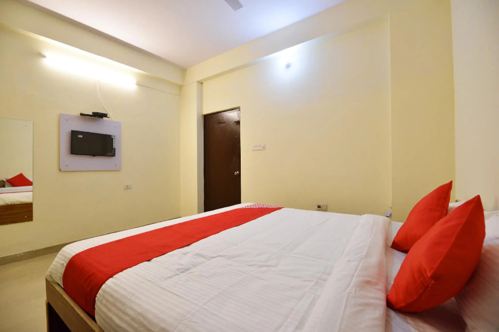 OYO 22966 Hotel Raj Niwas