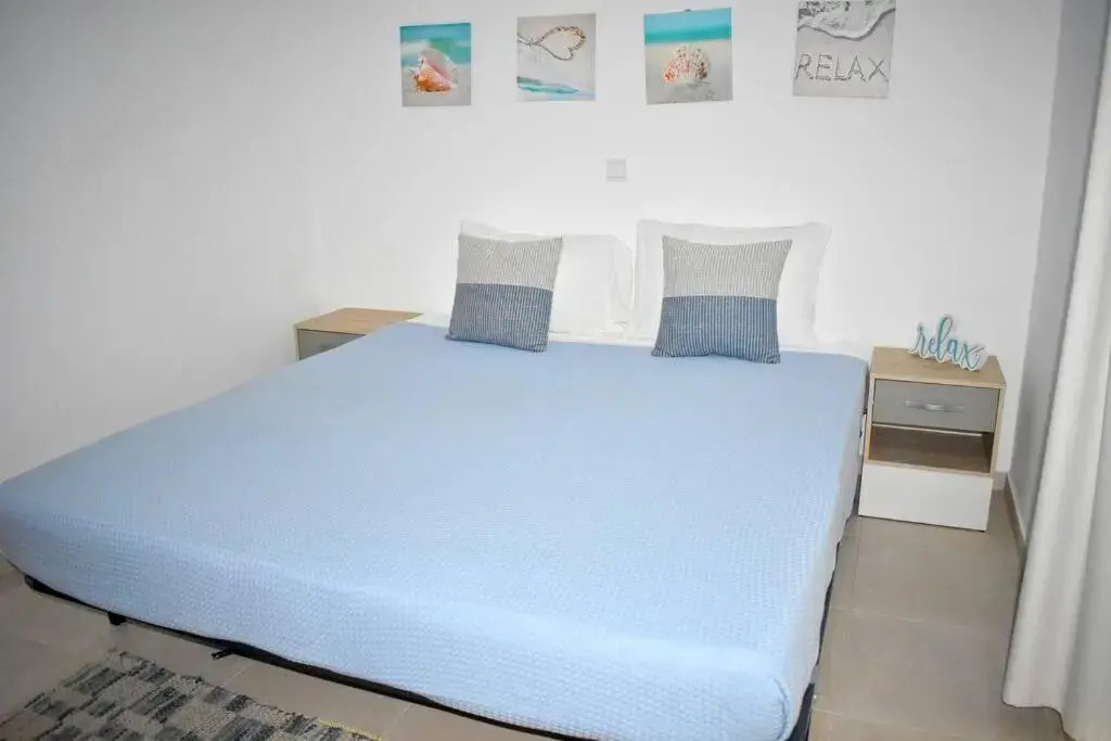 Modern - Luxury Rooftop 2 Bedroom 500 m from Beach