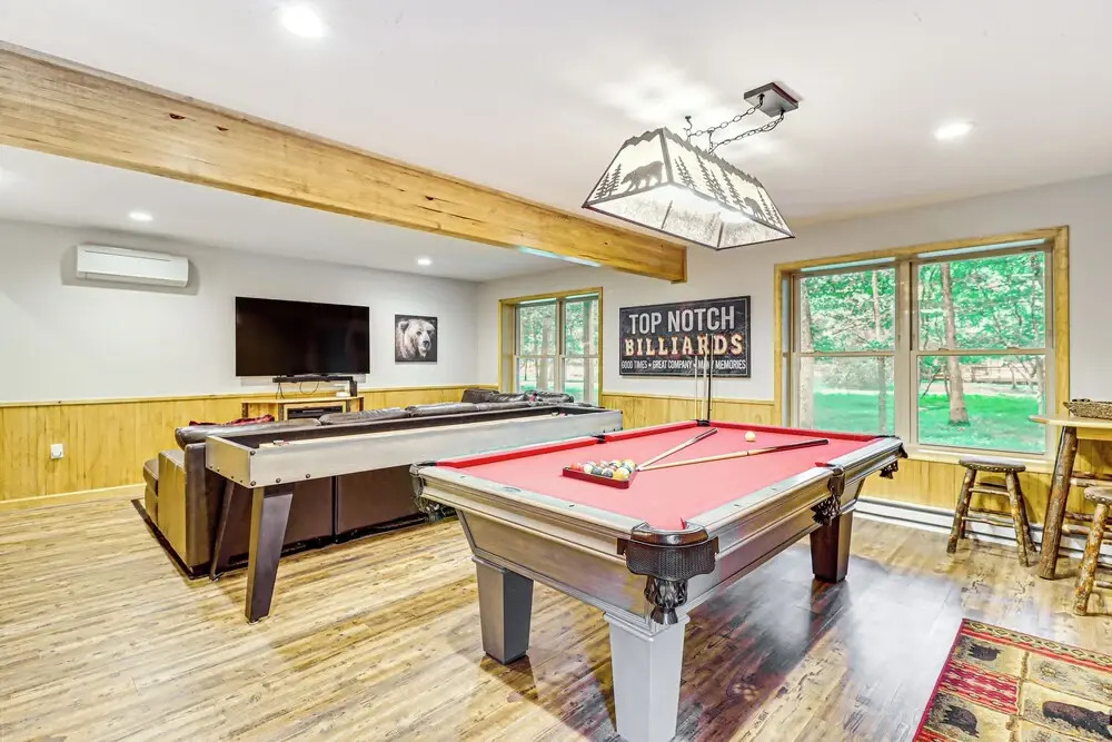 Forest Views & Hot Tub: Poconos Cozy Cabin