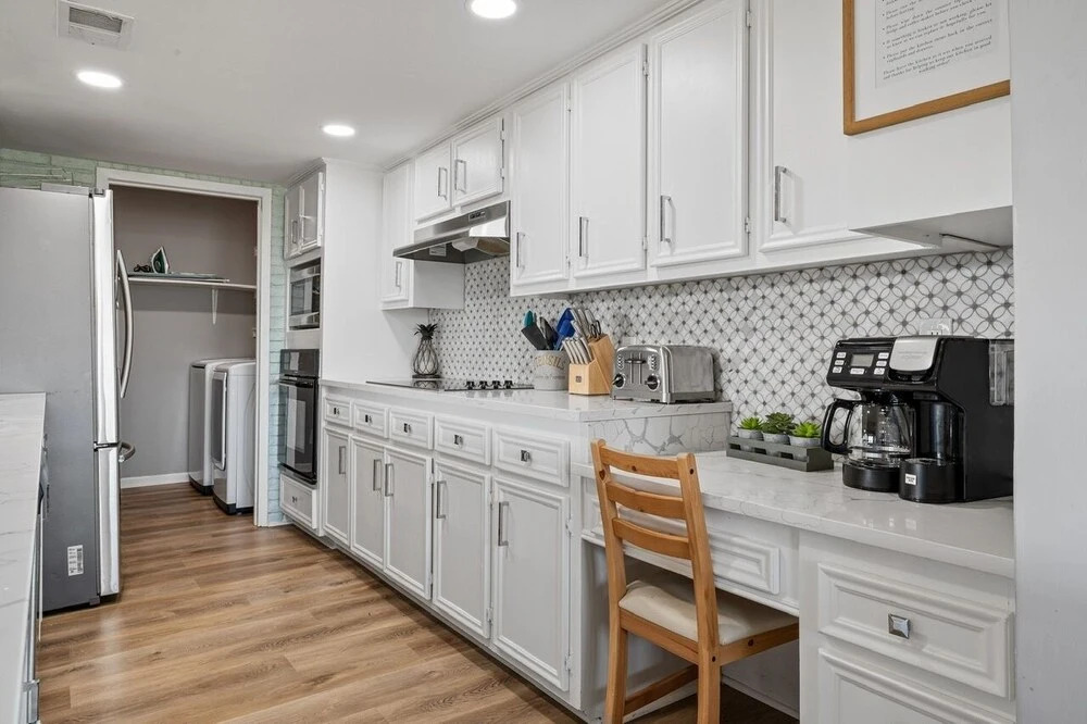 1 Hibiscus Haus 3 Bedroom Home by RedAwning