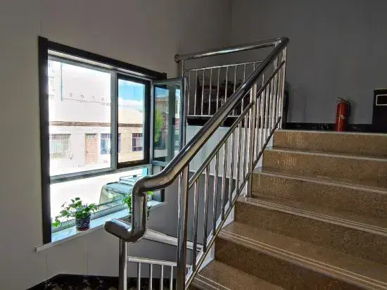 Ejinaqi Luxing Hostel
