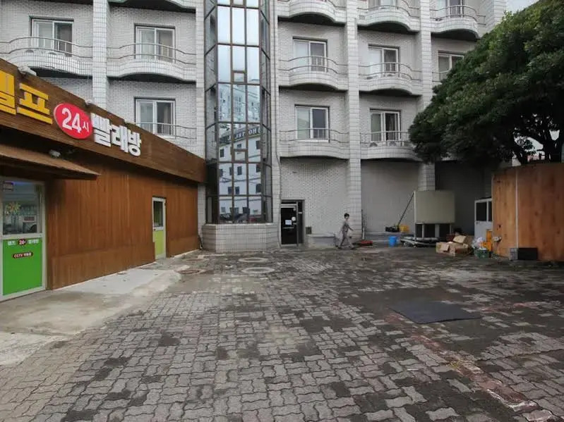 Hotel New World