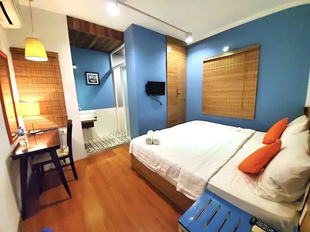 Town House SG