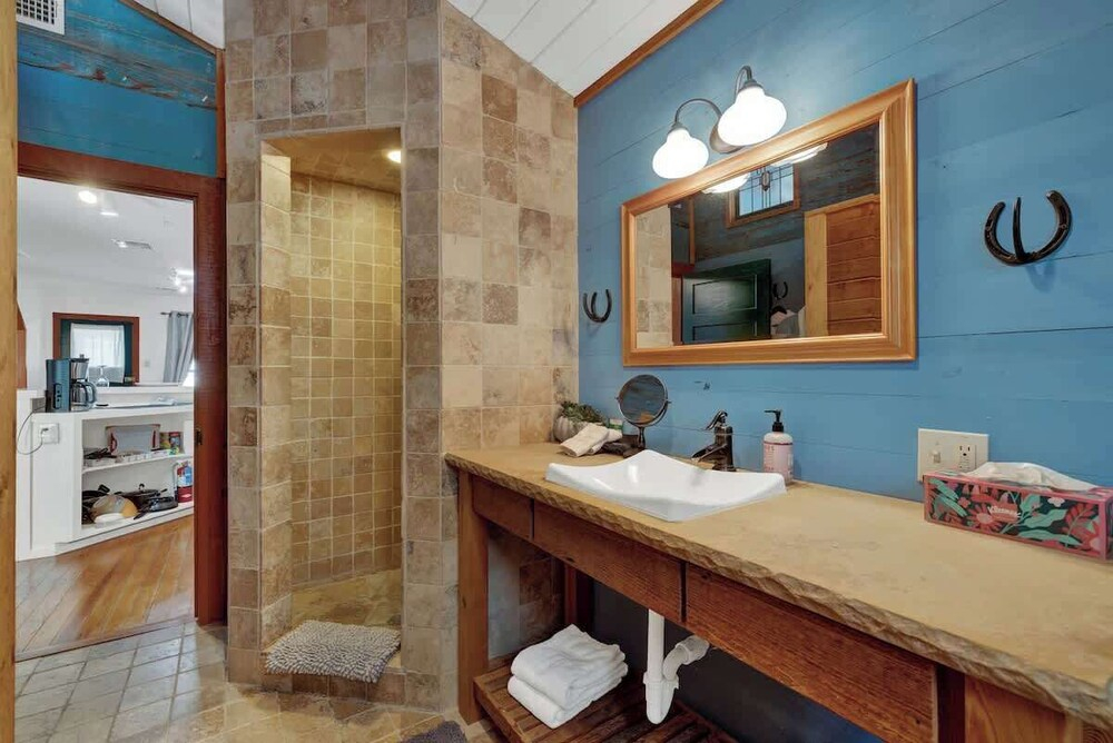 Sonora Casita Hot-tub + Nandina Cottage Hot-tub