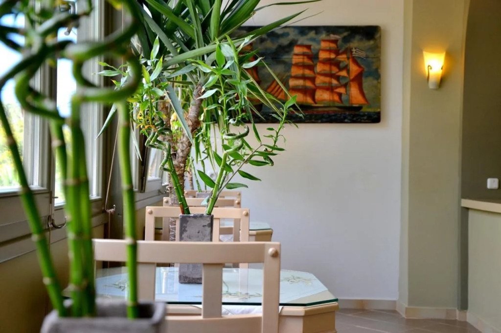 Zephyros Hotel