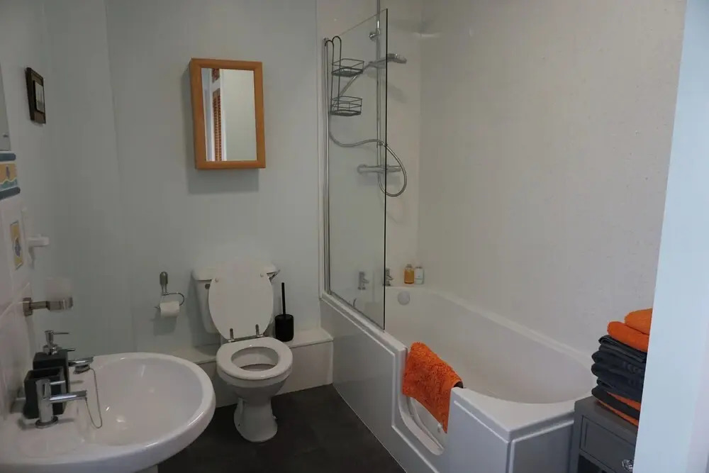 Tranquil Farlow Retreat, Sleeps 4 With Parking