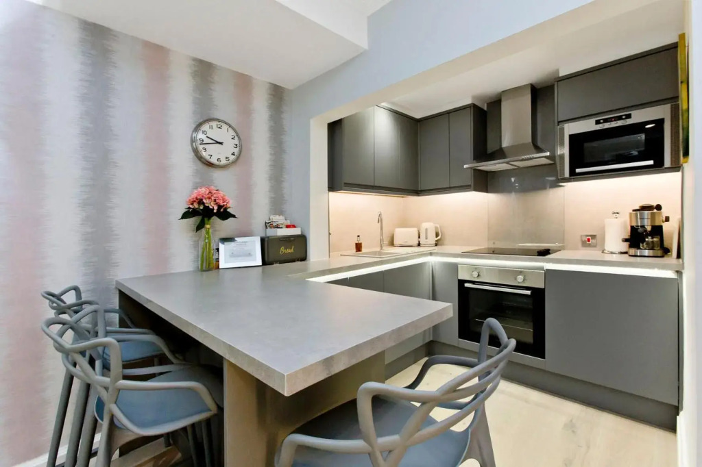Ultra Modern, West End Village, Refurbished basement appt