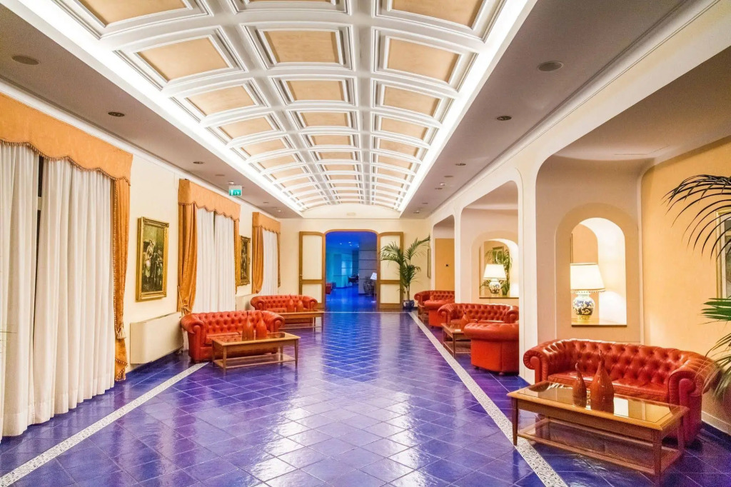 Lloyds Baia Hotel