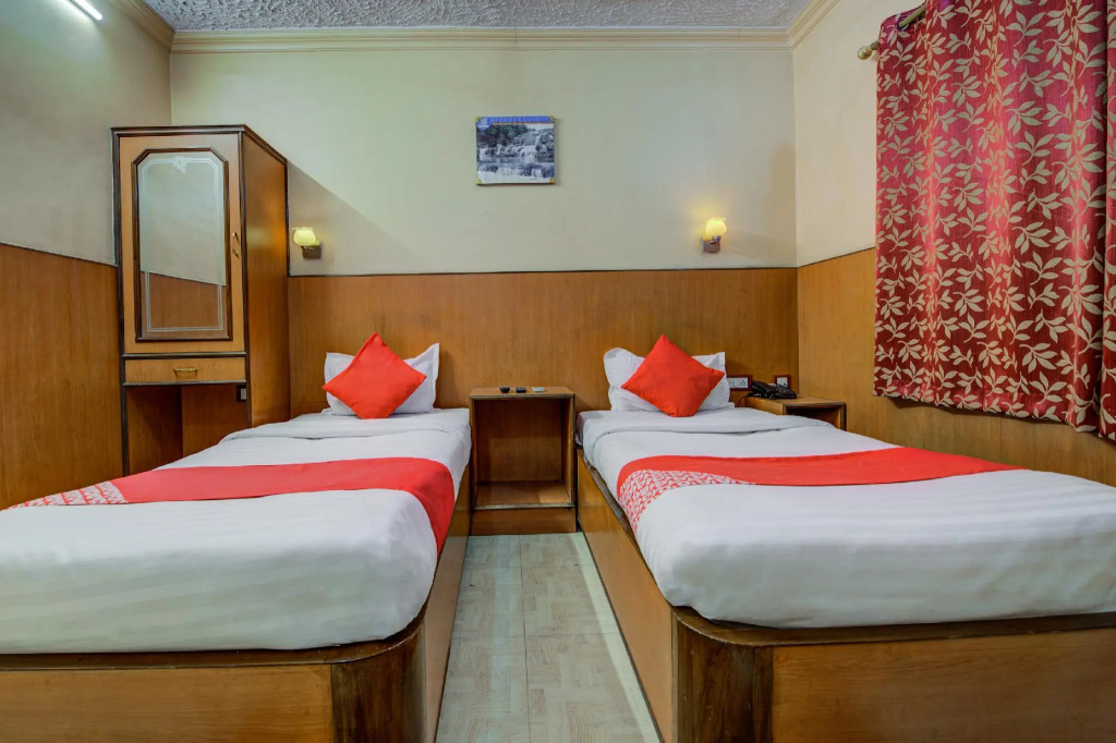 OYO Flagship 7852 Hotel Embassy