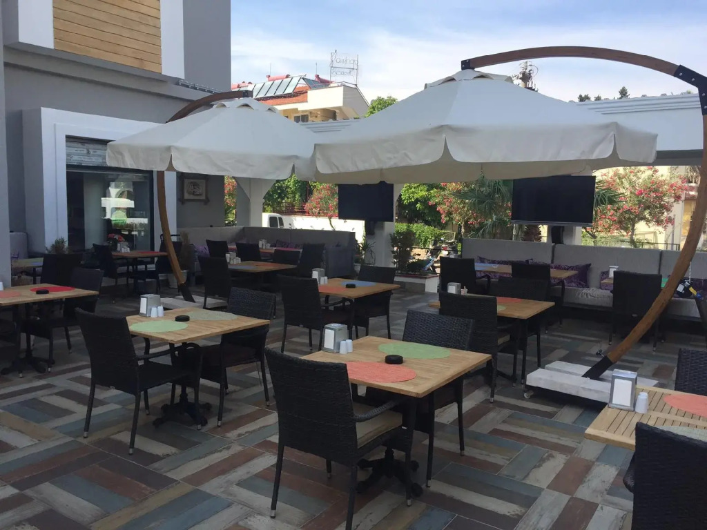 Aryes Deluxe Hotel
