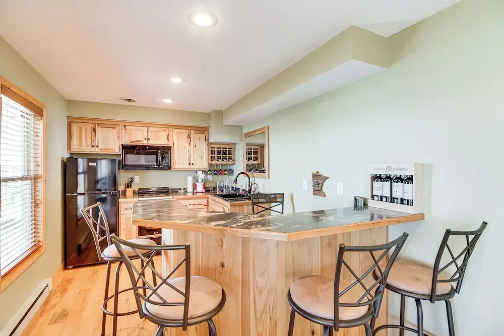 Villa on Lake Darling: Fire Pit, Deck & BBQ