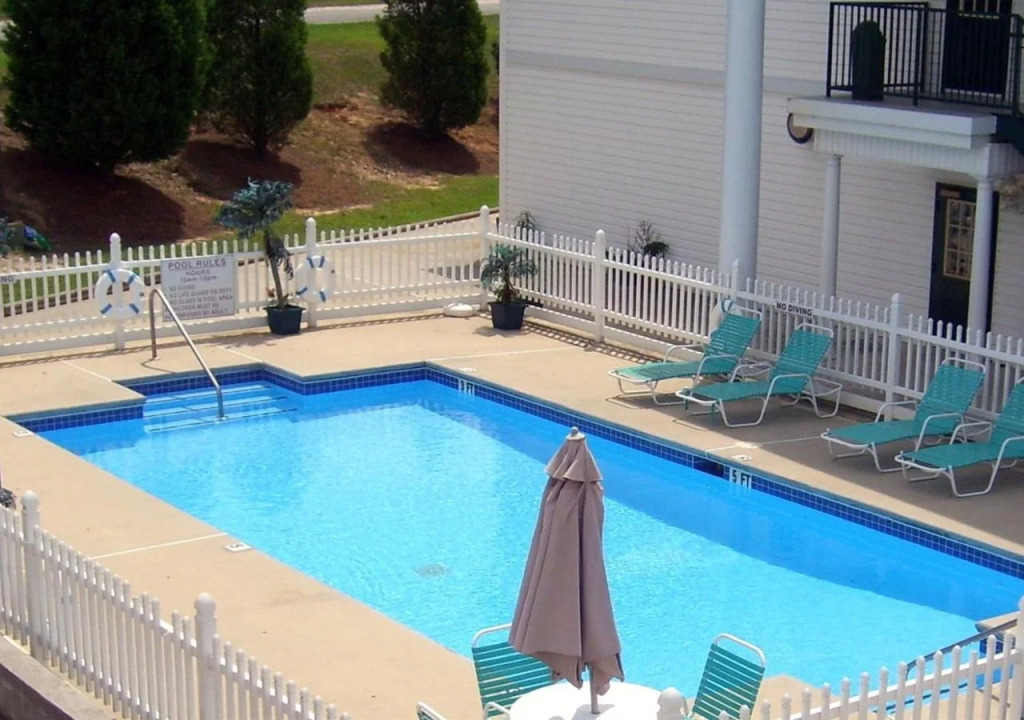 Plantation Inn & Suites Near Locust Grove I 75