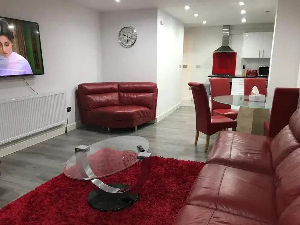 Immaculate 2-bed House in High Wycombe Hp14