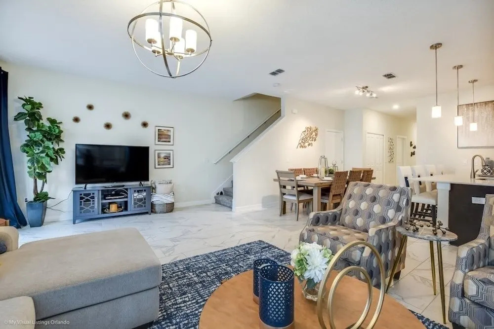 5 Bed Storey Lake Beautiful Townhome! 5 Bedroom Townhouse by RedAwning