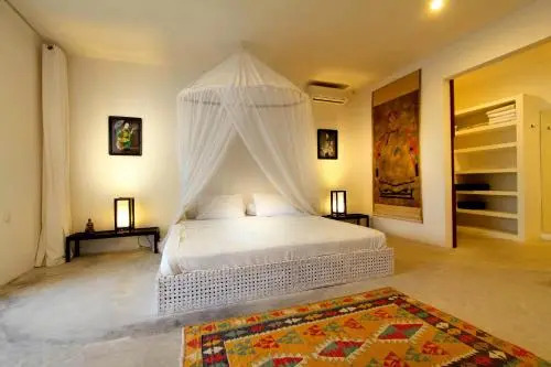 Villa Mutiara Putih by Optimum Bali, Central Seminyak, Walk to beach