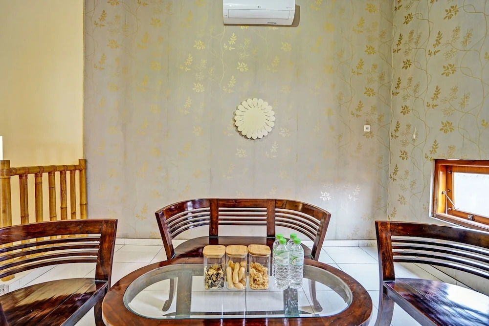 OYO Life 92030 Ef Palm Guest House Family
