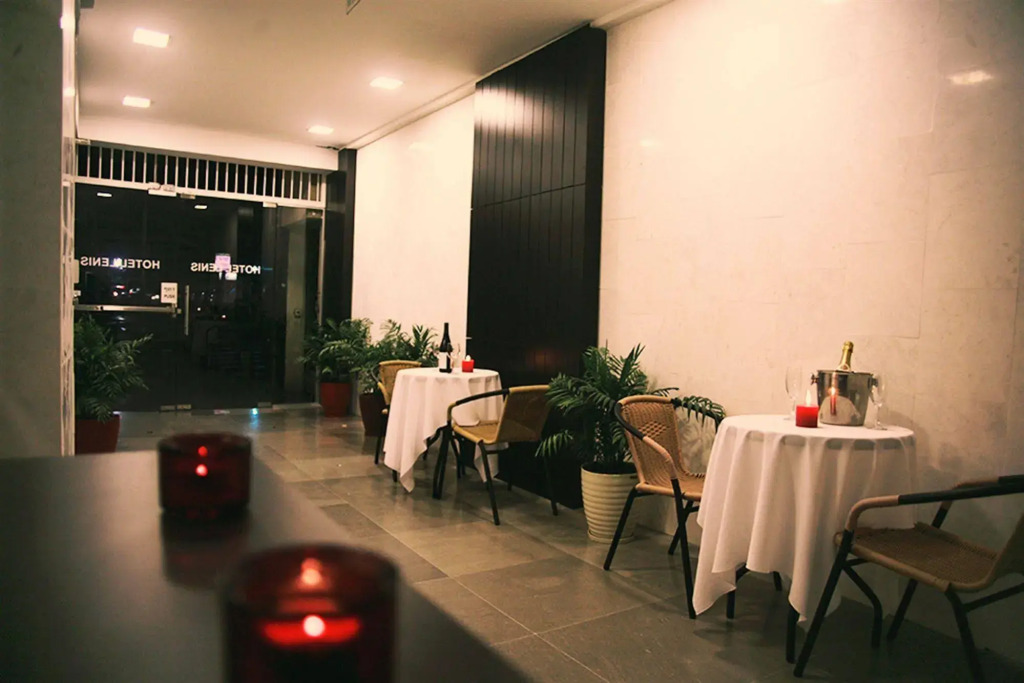 Lenis Hotel