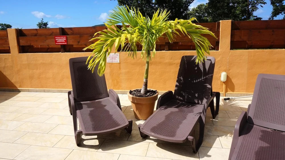 Apartment With one Bedroom in Deshaies, With Shared Pool, Enclosed Garden and Wifi - 900 m From the Beach