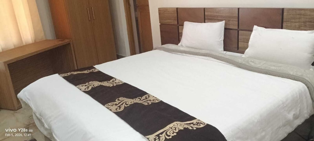 Saalak Suites On HIlltop