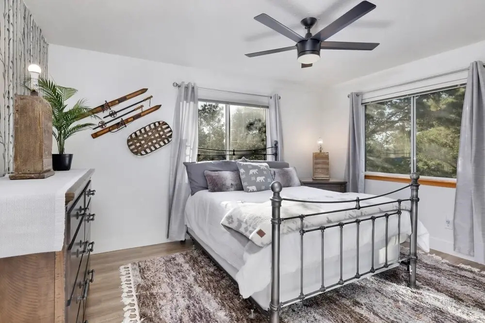 2051- Bearvenidos 4 Bedroom Home by RedAwning