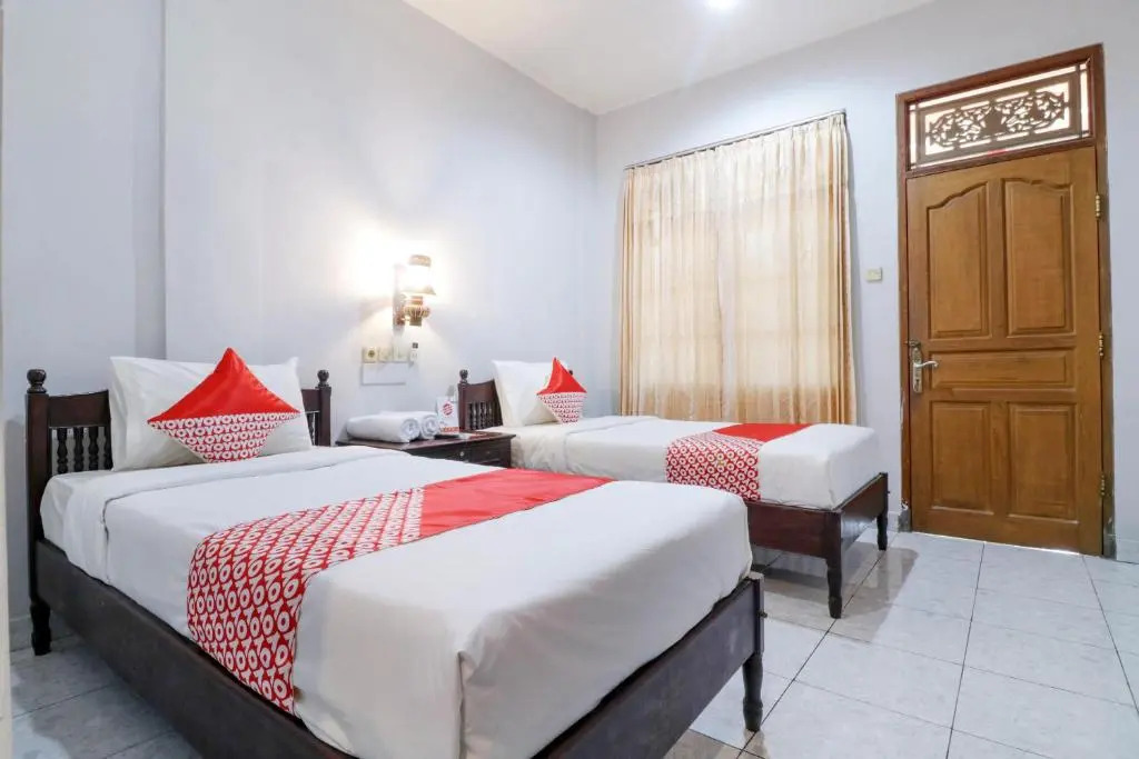 OYO 2411 Taman Mekar Beach Inn 2